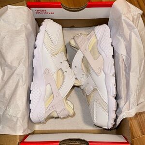 NWT Toddler Hurache Sneakers